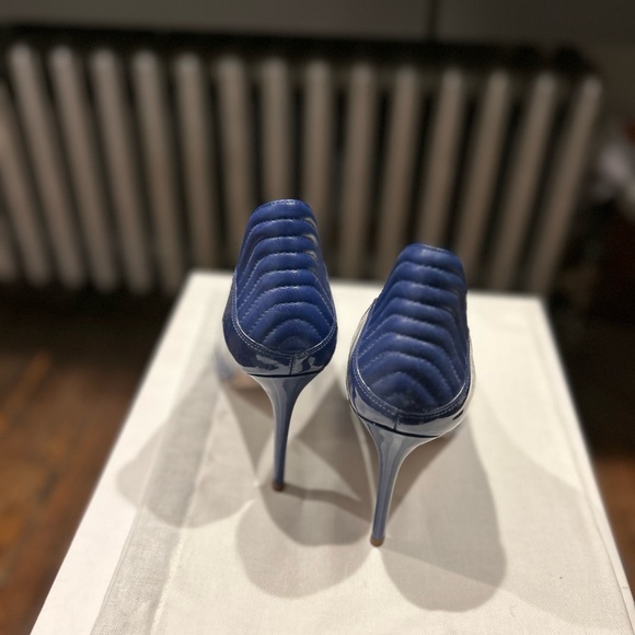 Michael Kors Women's Uma Perforated Leather Cap-Toe Pump - never worn - Picture 4 of 4